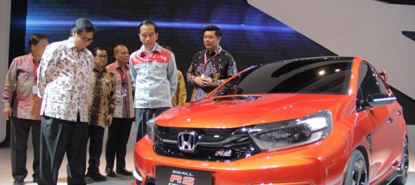 Mobil Honda Small RS World Premiere